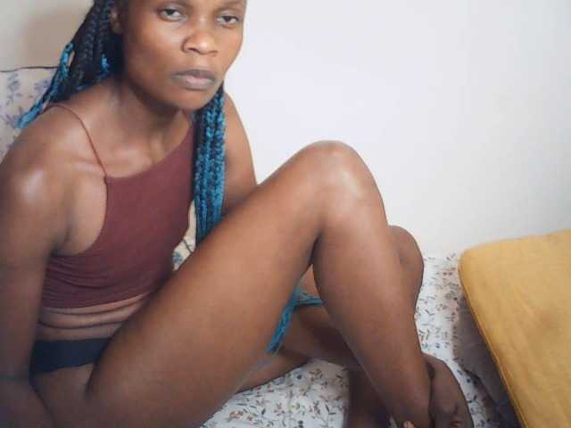 Suzyb live cam on BongaCams