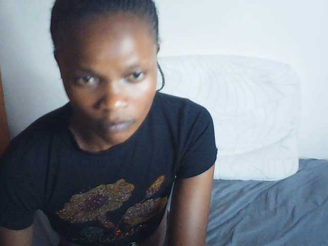 Suzyb live cam on BongaCams