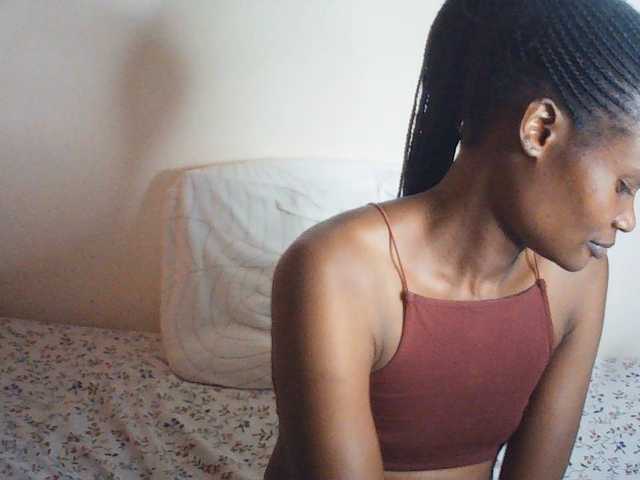 Suzyb live cam on BongaCams