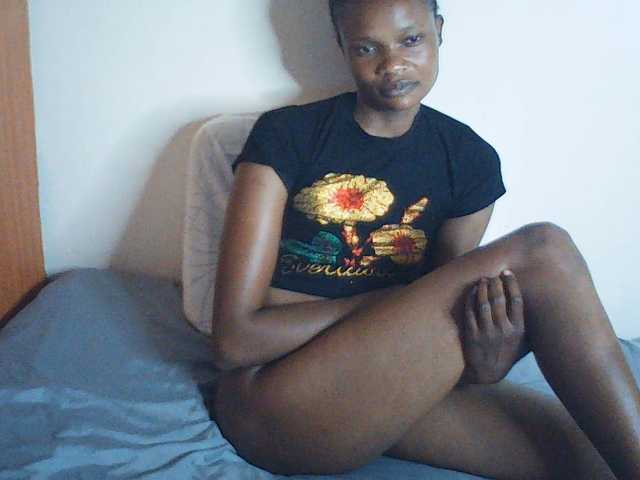 Suzyb live cam on BongaCams