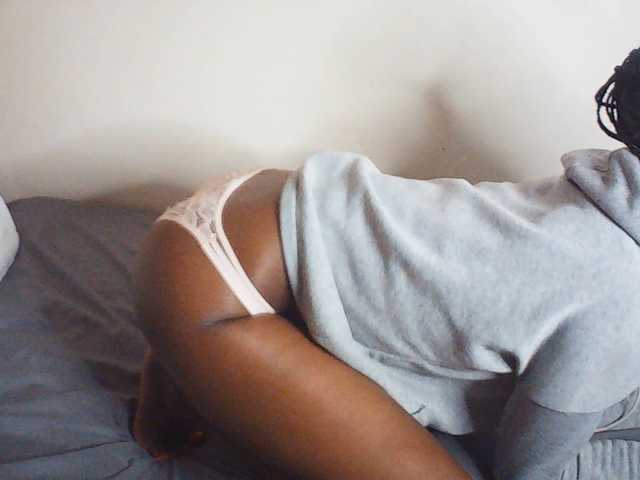 Suzyb live cam on BongaCams