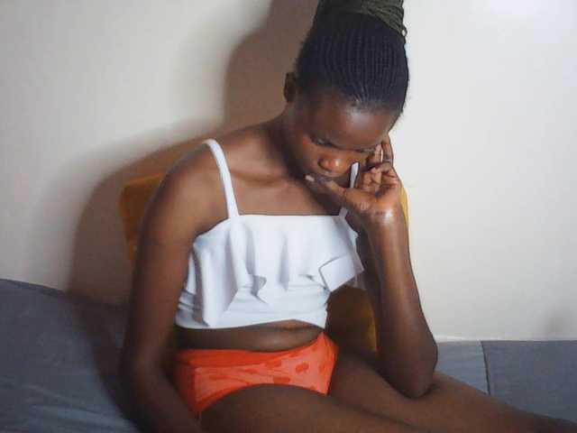 Suzyb live cam on BongaCams
