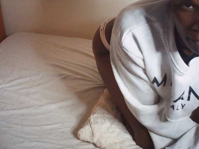 Suzyb live cam on BongaCams