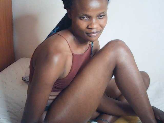Suzyb live cam on BongaCams