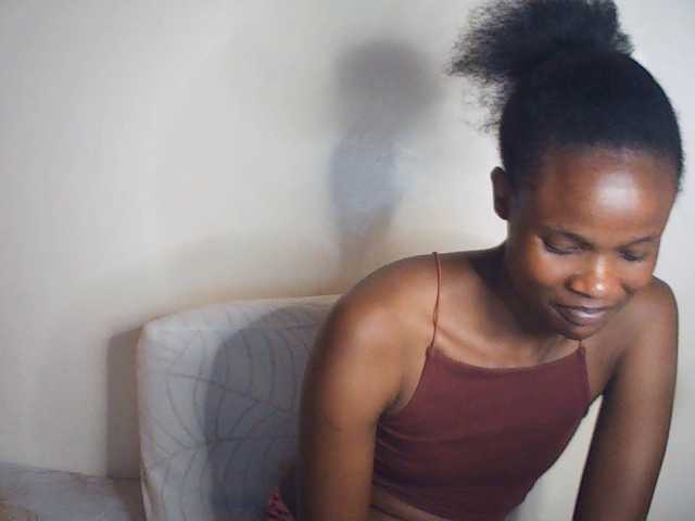 Suzyb live cam on BongaCams