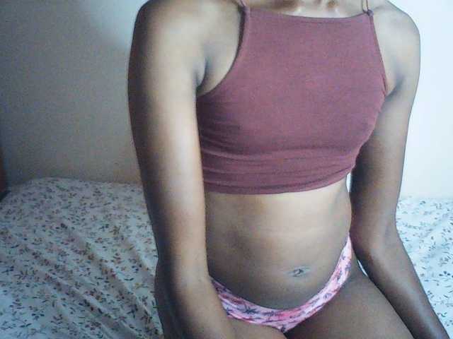 Suzyb live cam on BongaCams
