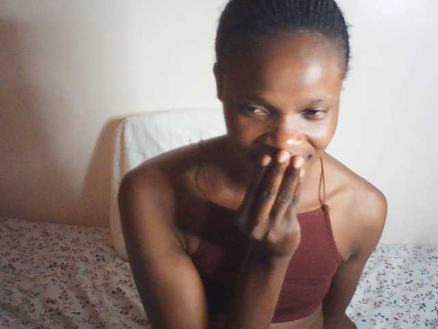 Suzyb live cam on BongaCams
