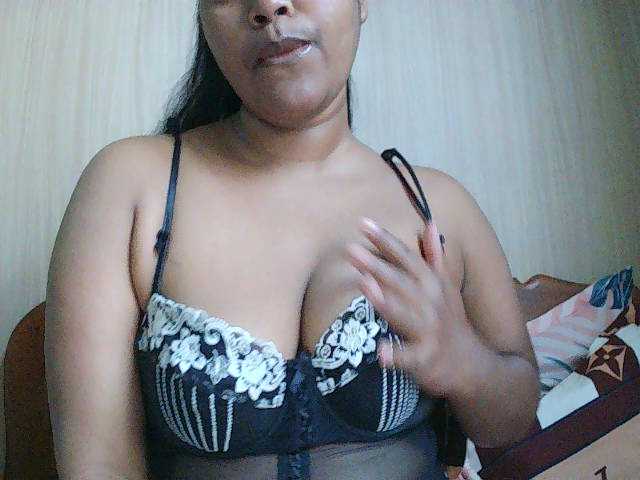 Lounahsexy live cam on BongaCams