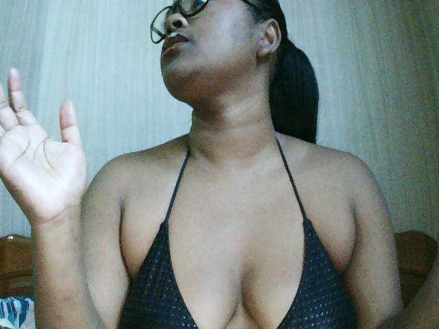 Lounahsexy live cam on BongaCams