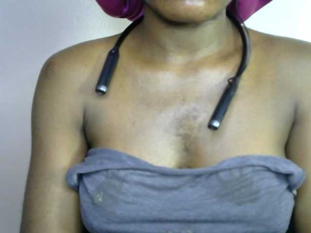SinfulBitch01 live cam on BongaCams