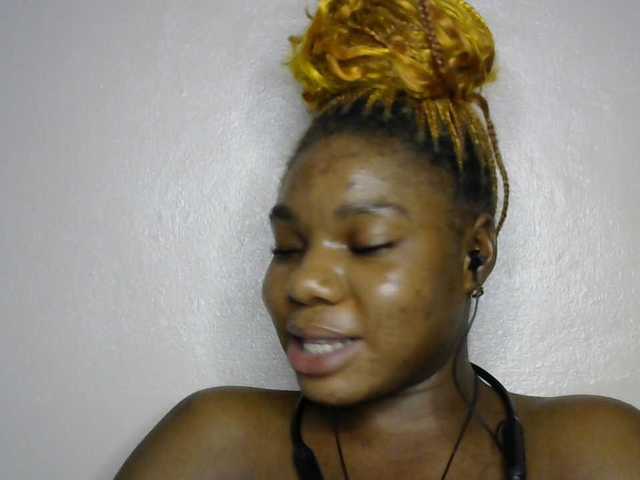 SinfulBitch01 live cam on BongaCams