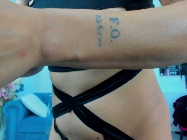 NicolleLexxy live cam on UnifiedCams