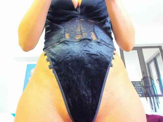 NicolleLexxy webcam