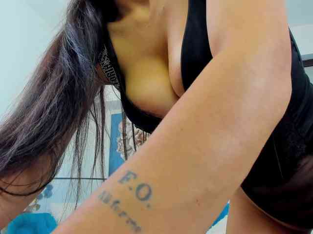 NicolleLexxy webcam
