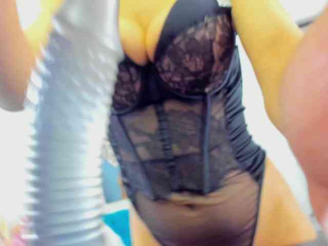 NicolleLexxy webcam