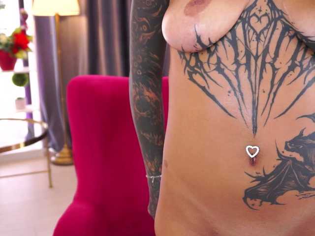 RosaInk live cam on BongaCams