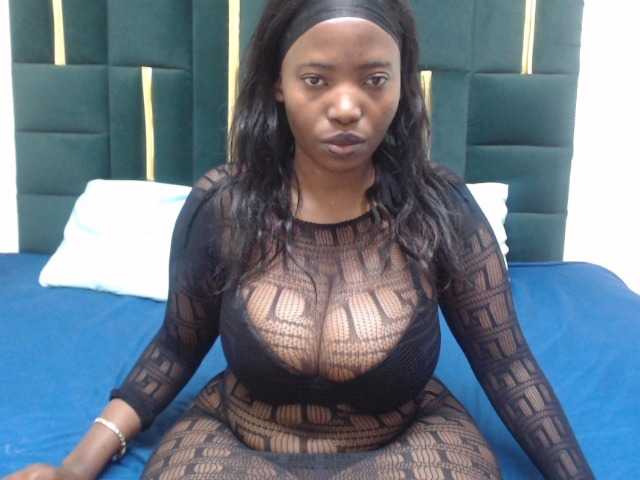 BlackHoleMari live cam on