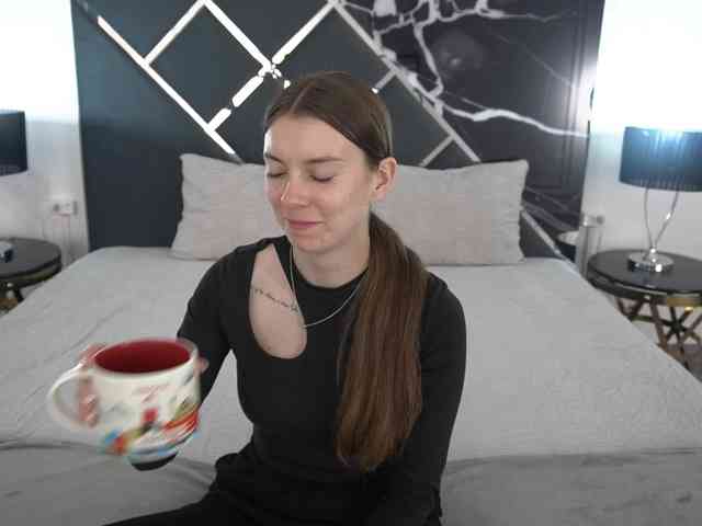 NicoleInfinity webcam