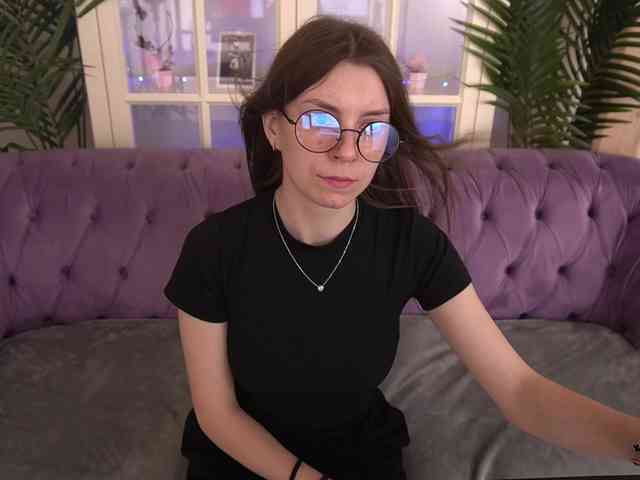 NicoleInfinity webcam