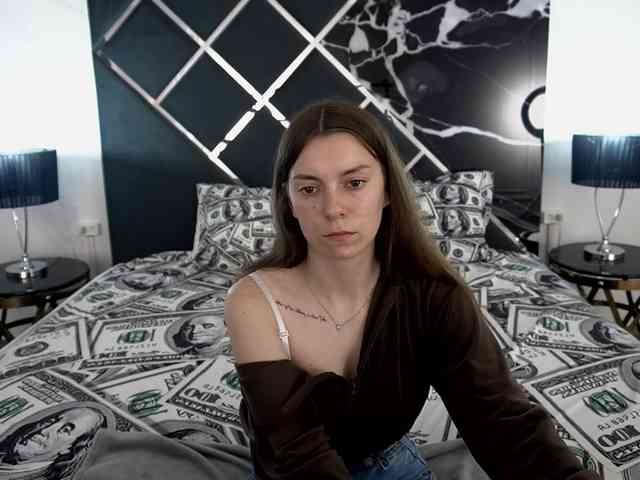 NicoleInfinity webcam