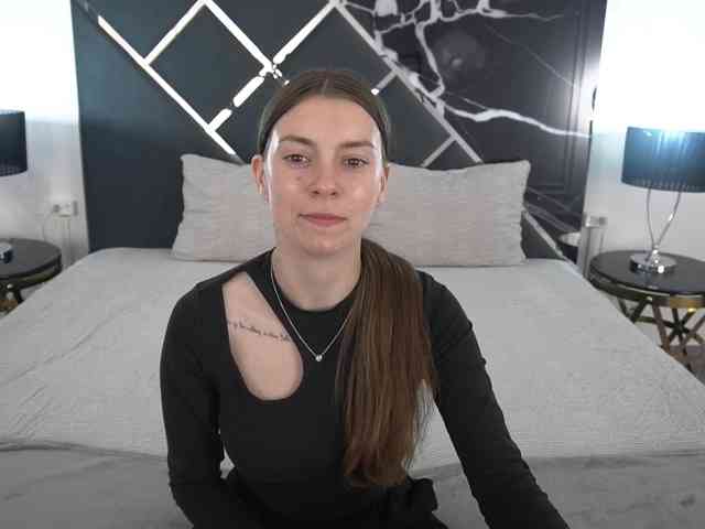 NicoleInfinity webcam