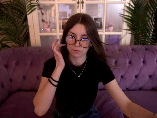 NicoleInfinity webcam