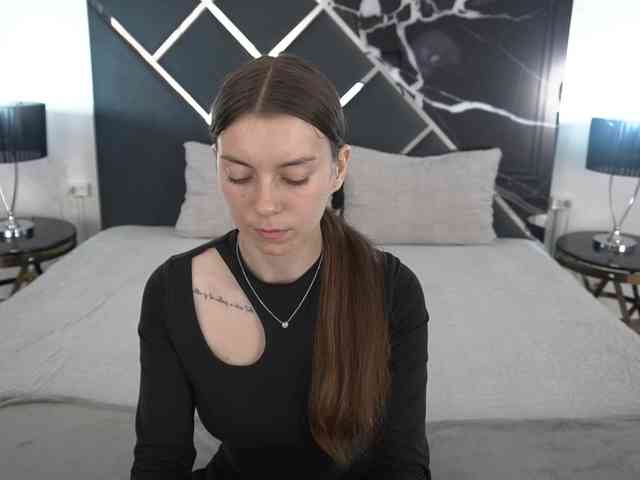 NicoleInfinity webcam