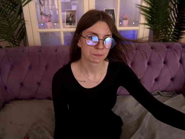 NicoleInfinity webcam