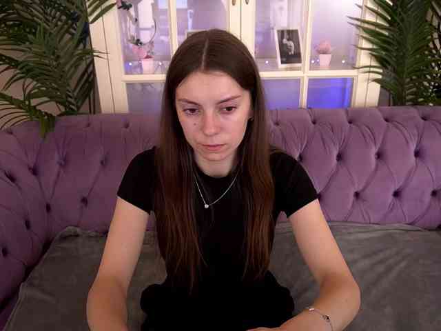 NicoleInfinity webcam