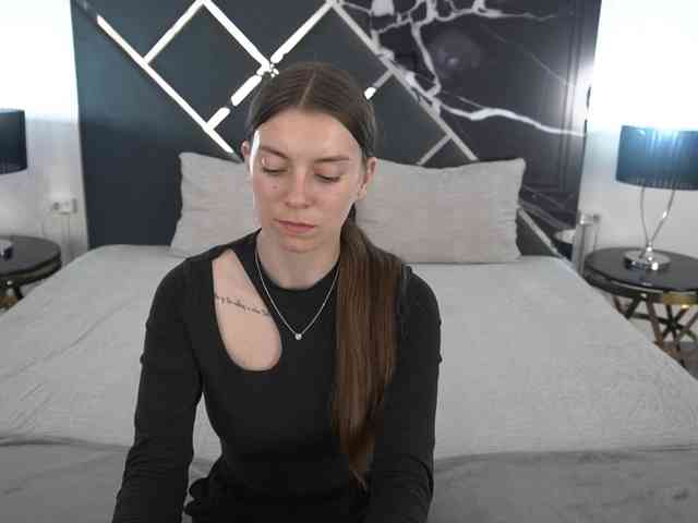 NicoleInfinity webcam