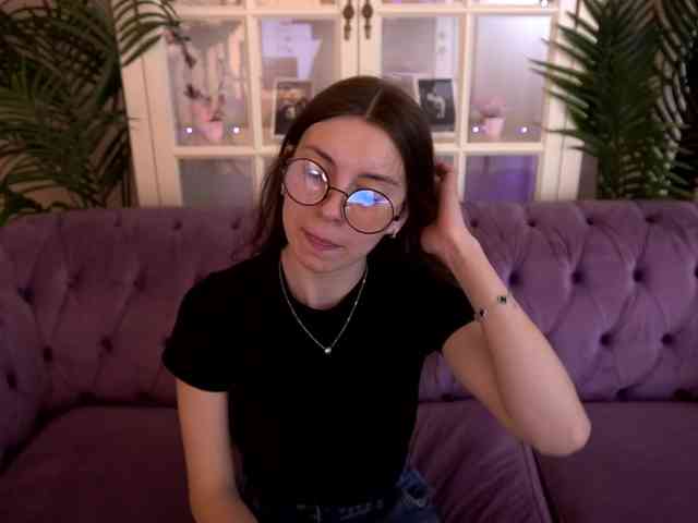 NicoleInfinity webcam
