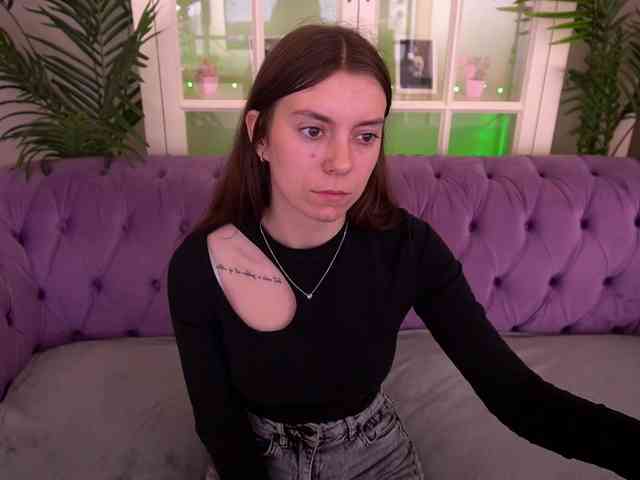NicoleInfinity webcam