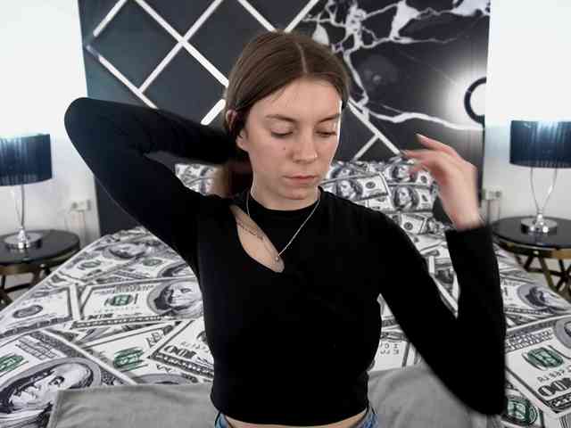 NicoleInfinity webcam