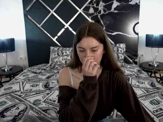 NicoleInfinity webcam