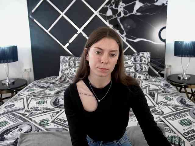 NicoleInfinity webcam