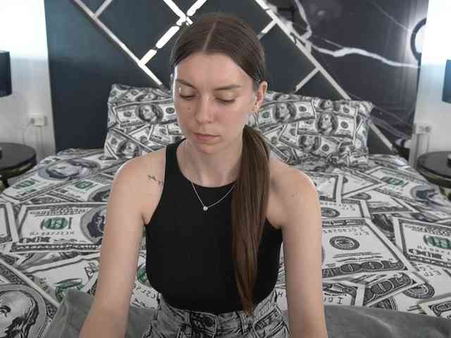 NicoleInfinity webcam