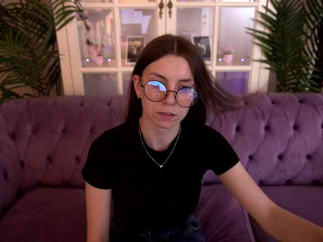 NicoleInfinity webcam
