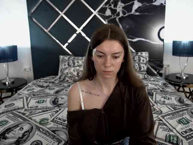 NicoleInfinity webcam