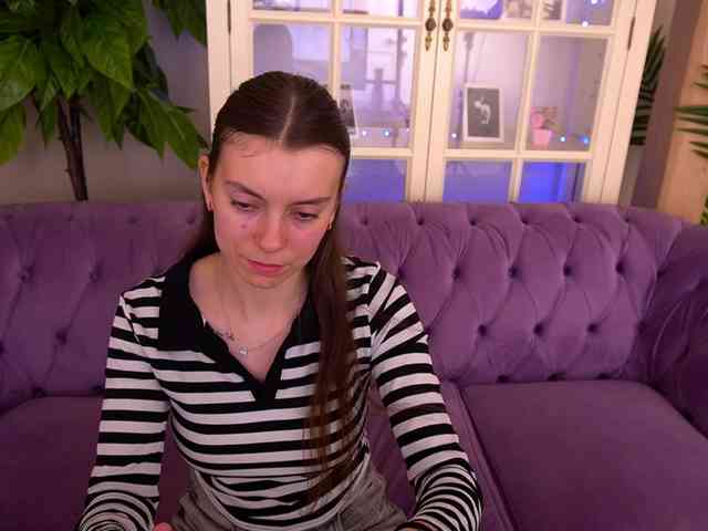 NicoleInfinity webcam