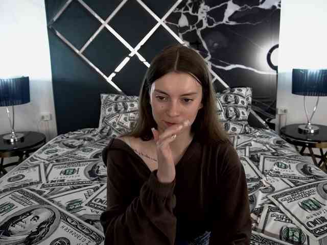 NicoleInfinity webcam