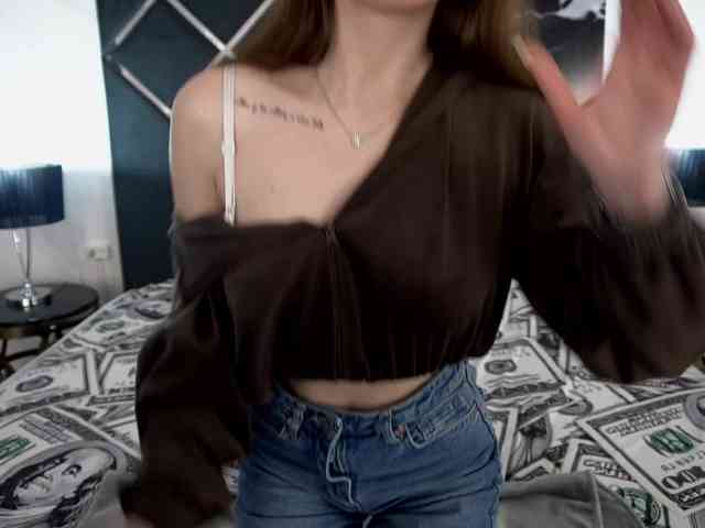 NicoleInfinity webcam