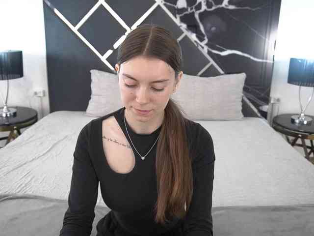 NicoleInfinity webcam