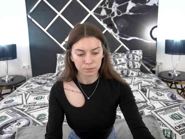NicoleInfinity webcam