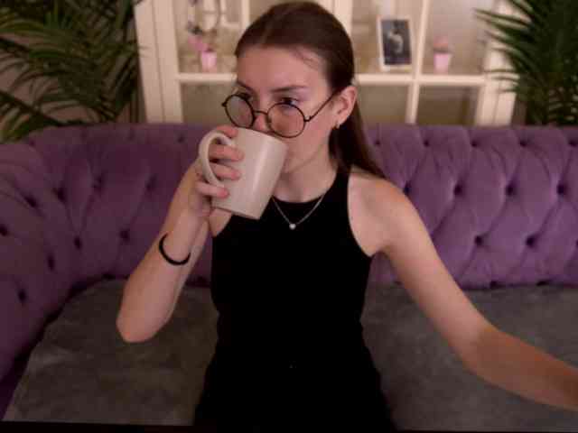 NicoleInfinity webcam