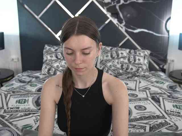 NicoleInfinity webcam