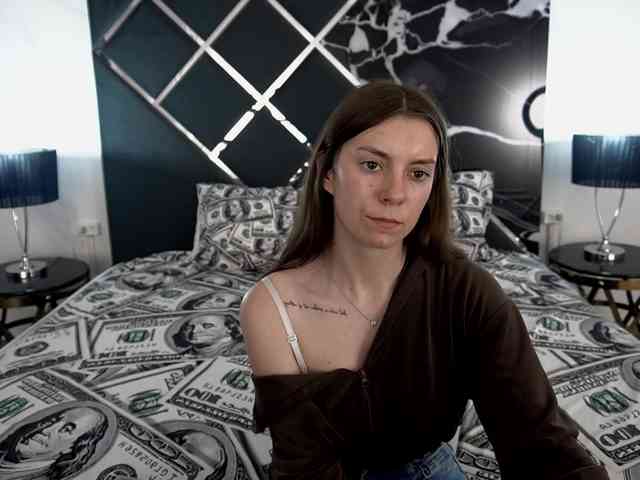 NicoleInfinity webcam