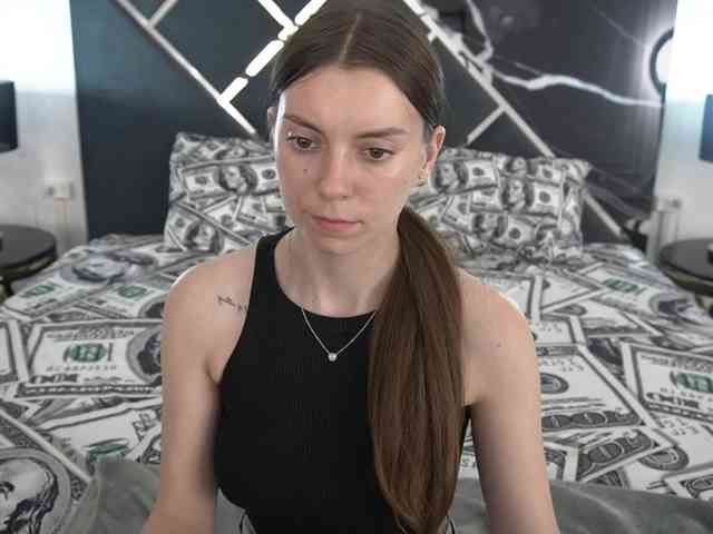 NicoleInfinity webcam