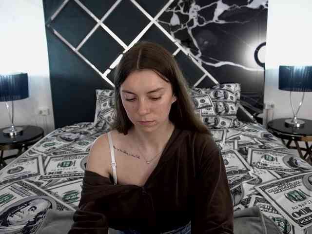 NicoleInfinity webcam
