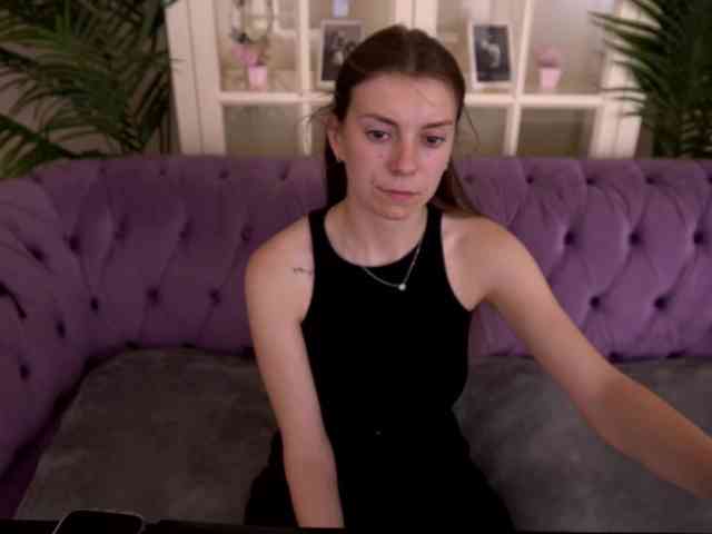 NicoleInfinity webcam