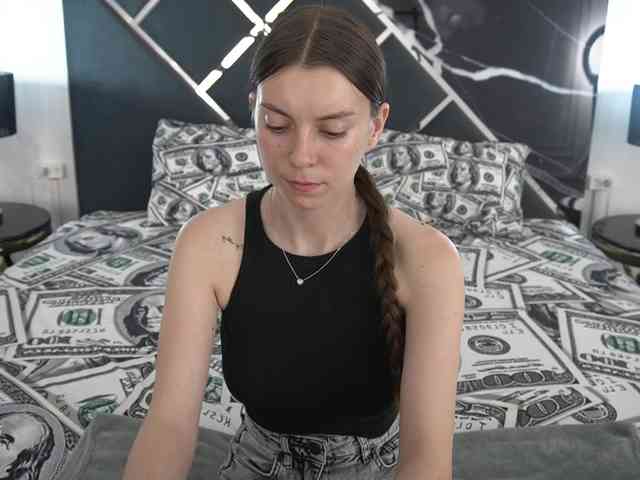 NicoleInfinity webcam